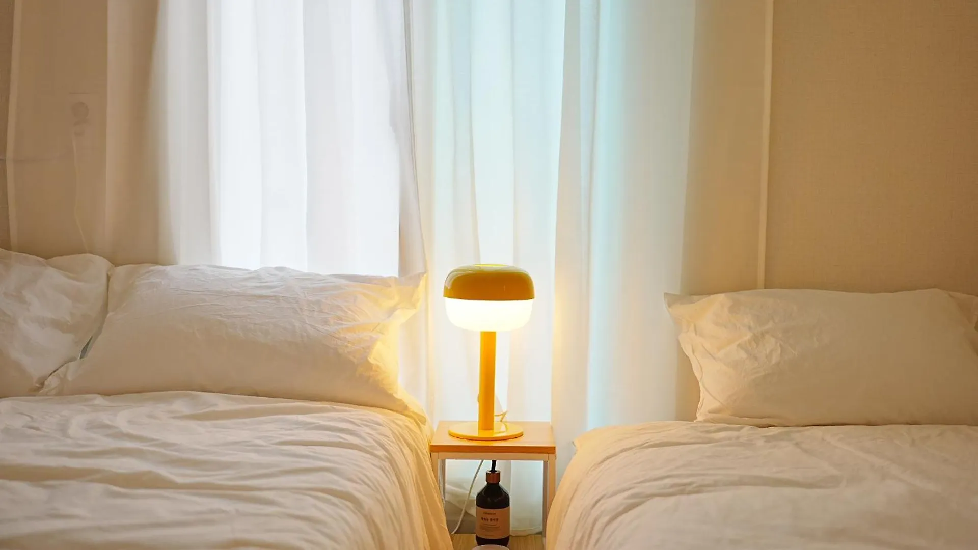 Near Lotte World, Kspo Dome, Coex, Olympic Park, 2 Rooms, 2 Queen Beds, 1 Super Single Bed, 5 People سيول